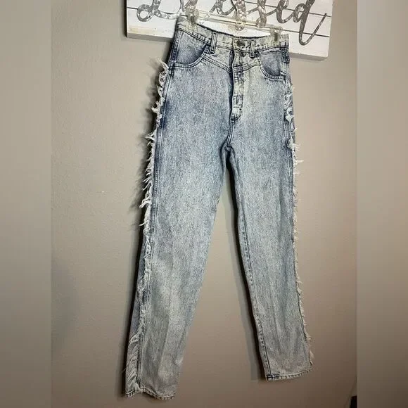 Wrangler - Women's vintage Jeans with Frayed/Distressed Acid Washed Western